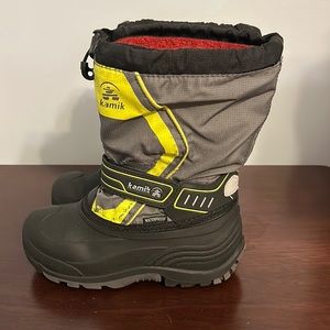 Youth Kamik winter boot size 3